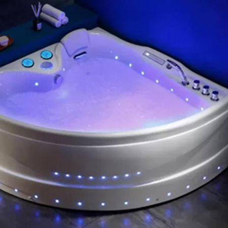 Love Room- Spa- Escale Amoureuse Puygaillard-de-Quercy Esterno foto