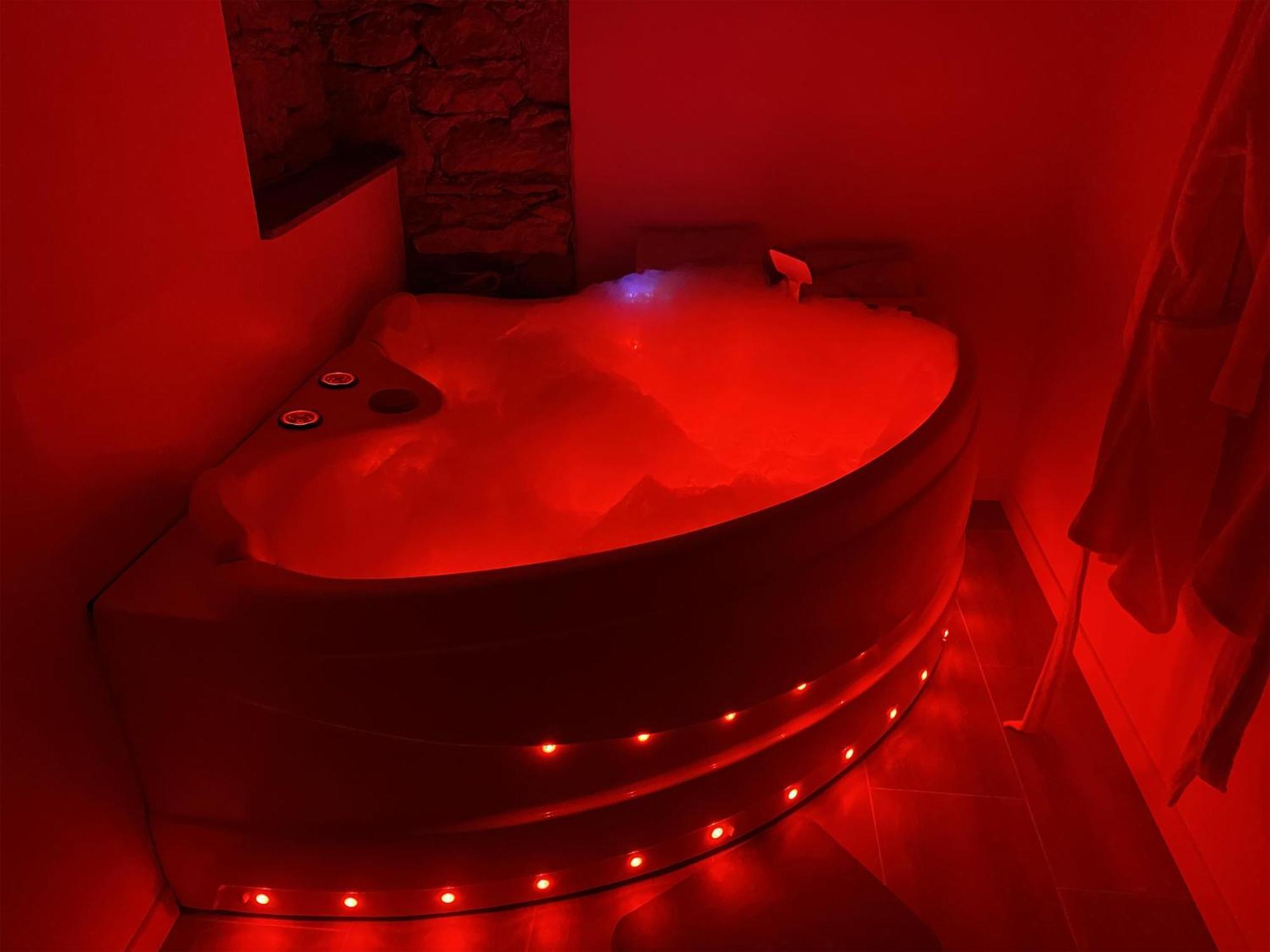Love Room- Spa- Escale Amoureuse Puygaillard-de-Quercy Esterno foto