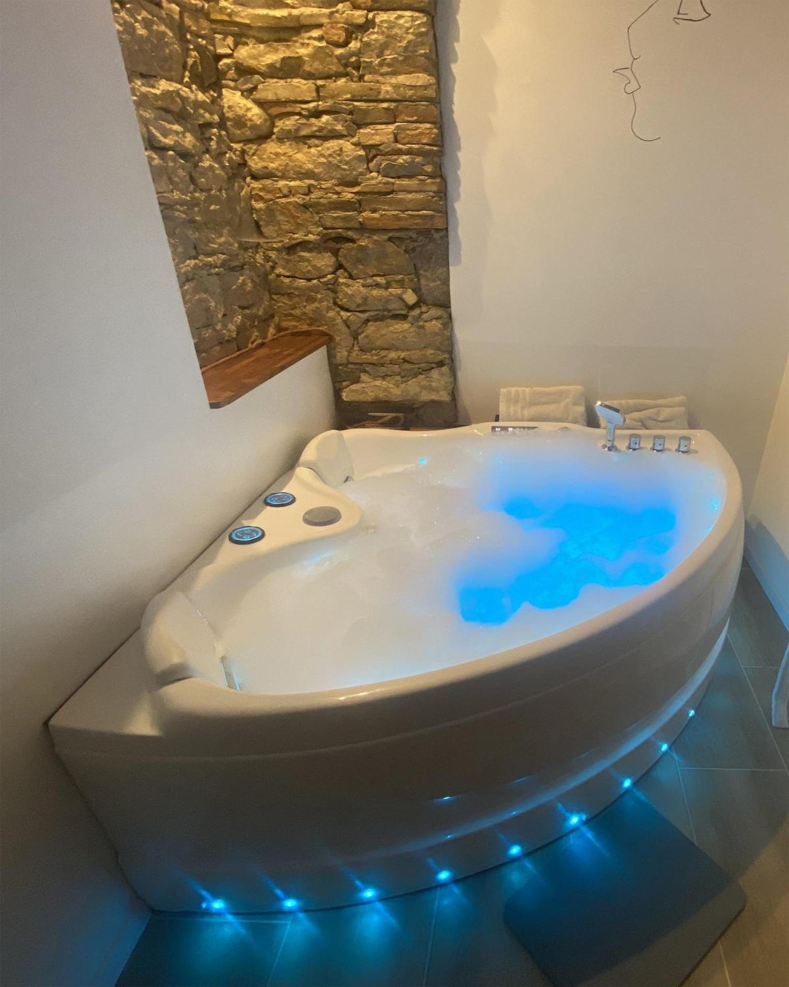 Love Room- Spa- Escale Amoureuse Puygaillard-de-Quercy Esterno foto